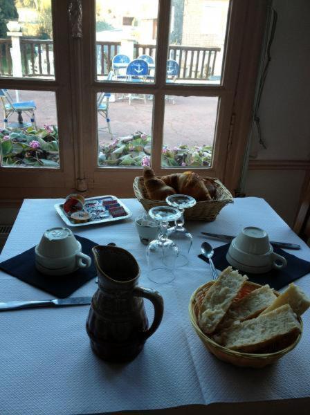 Restaurant & Chambres D'Hotes L'Eau Vive Fatouville-Grestain Exteriér fotografie